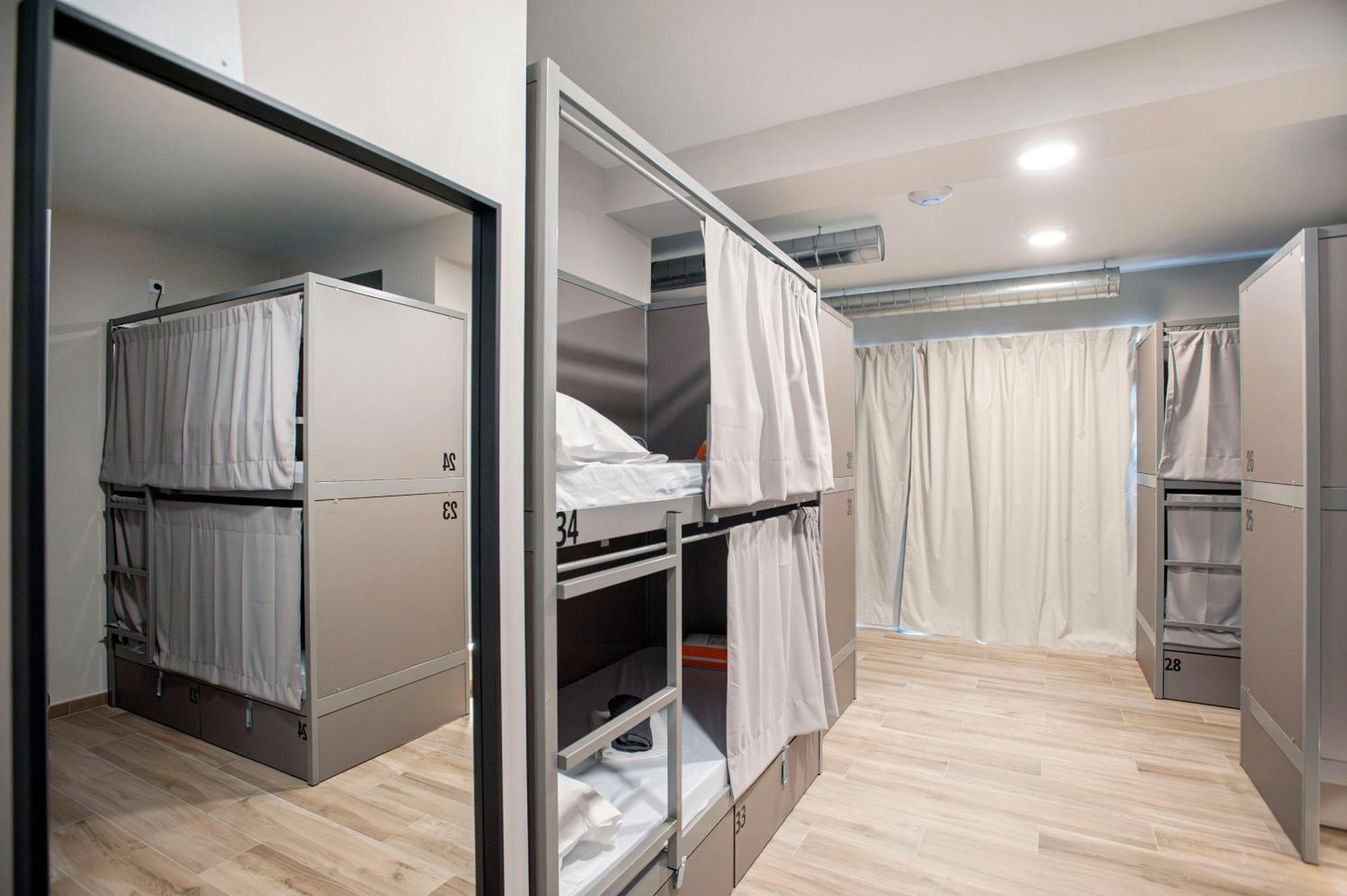 Hostel Dos Estaciones - Free Towels, Coffee & Tea, Remote Check-In Alicante Exterior photo