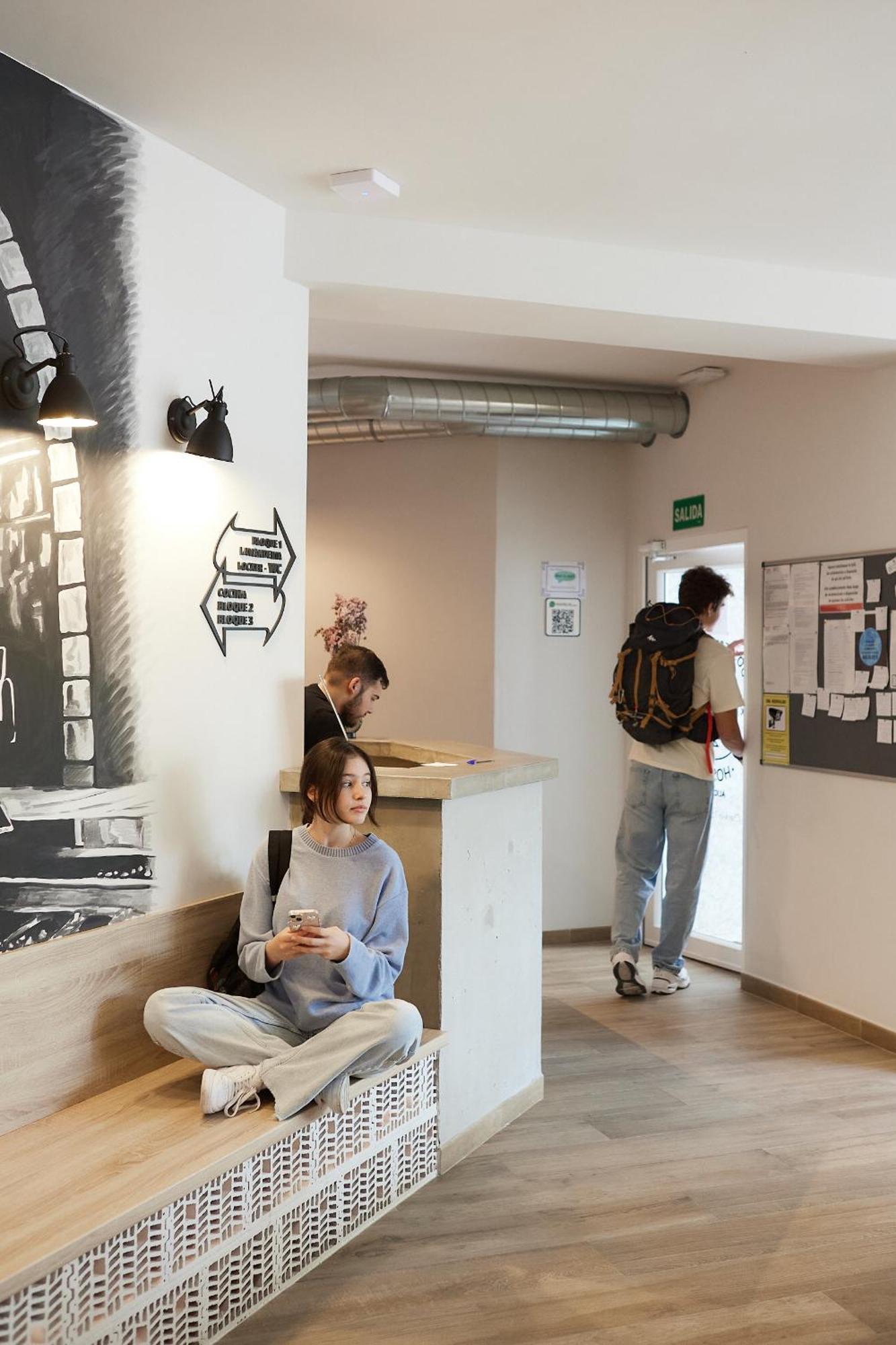 Hostel Dos Estaciones - Free Towels, Coffee & Tea, Remote Check-In Alicante Exterior photo